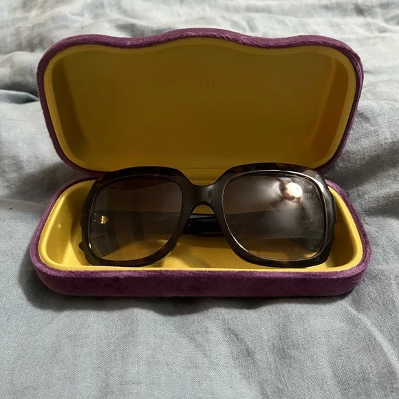 Gucci Authentic Sunglasses - Hardly worn Gucci GG0511SA Oversized Sunglasses Brown Gold Frame Pink  main image 2